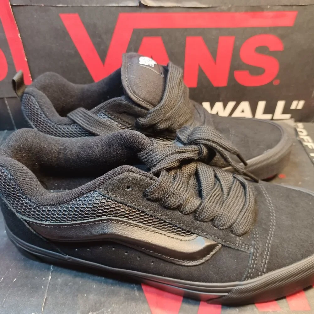 Vans Men's 8.5/Women's 10 Knu Skool Triple Black/Black VN0009QCBKA
